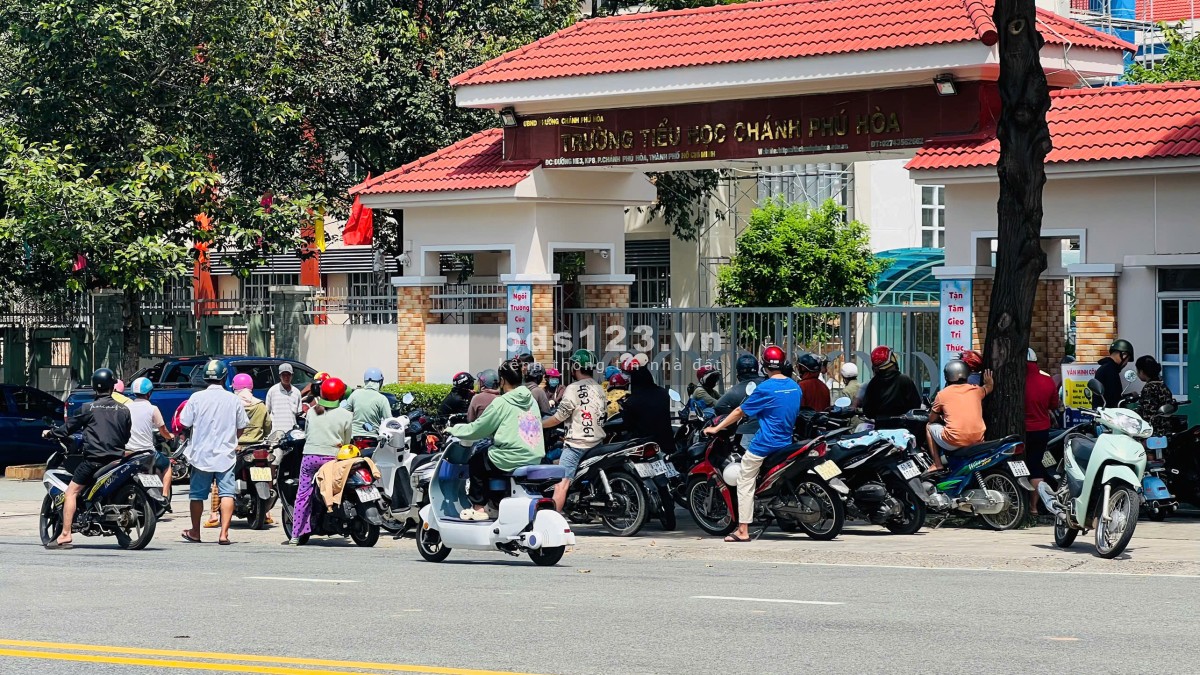 Ông anh gom tiền mua vị trí khác, bán nhanh 172.2m2 giá 1 tỷ 390, ngay chợ Chánh Lưu, sát DT741