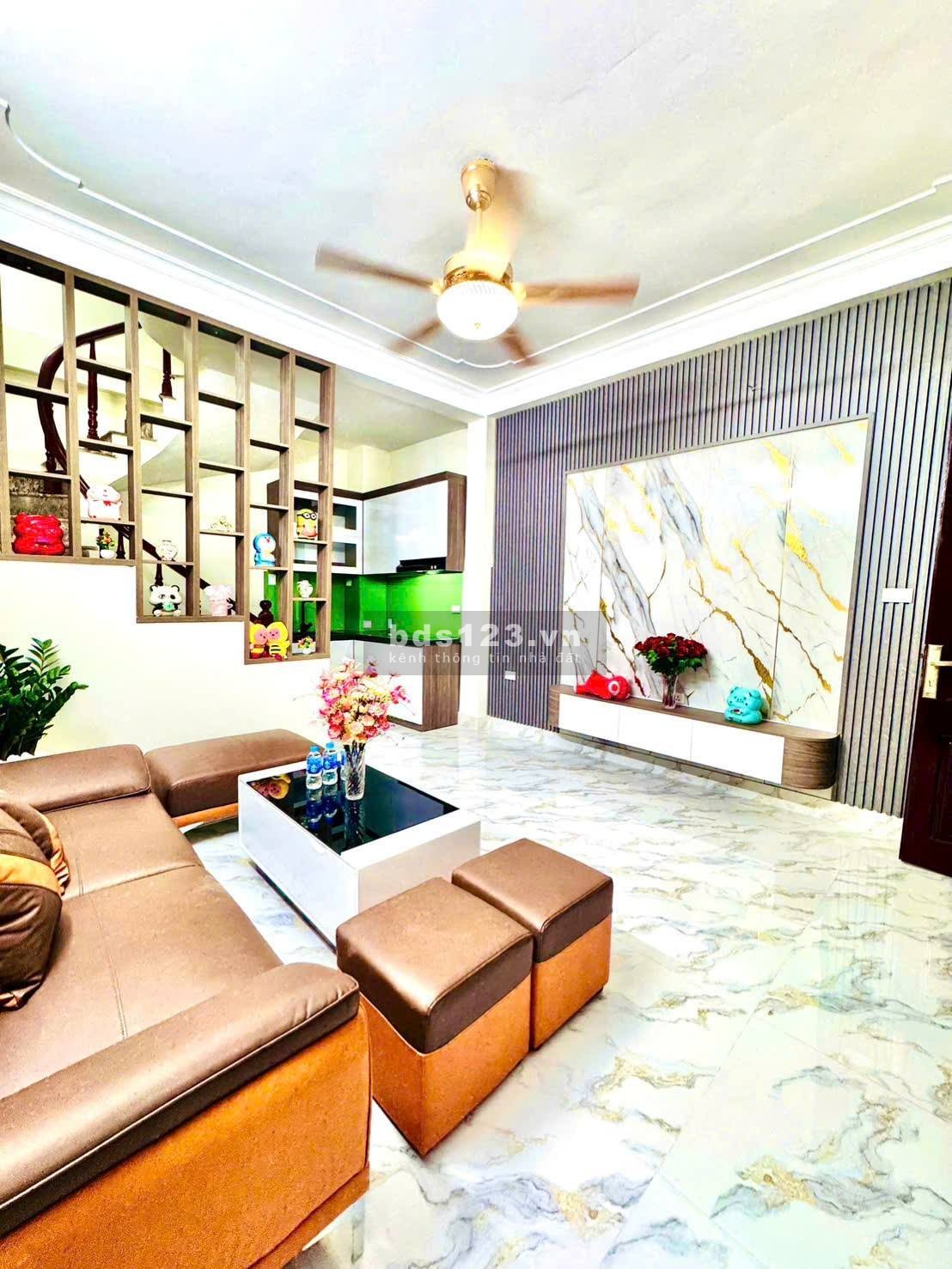 Bán nhà - Hoàng Mai , 5 tầng - nhỉnh 6 tỷ- Nhà phân lô , ngõ…