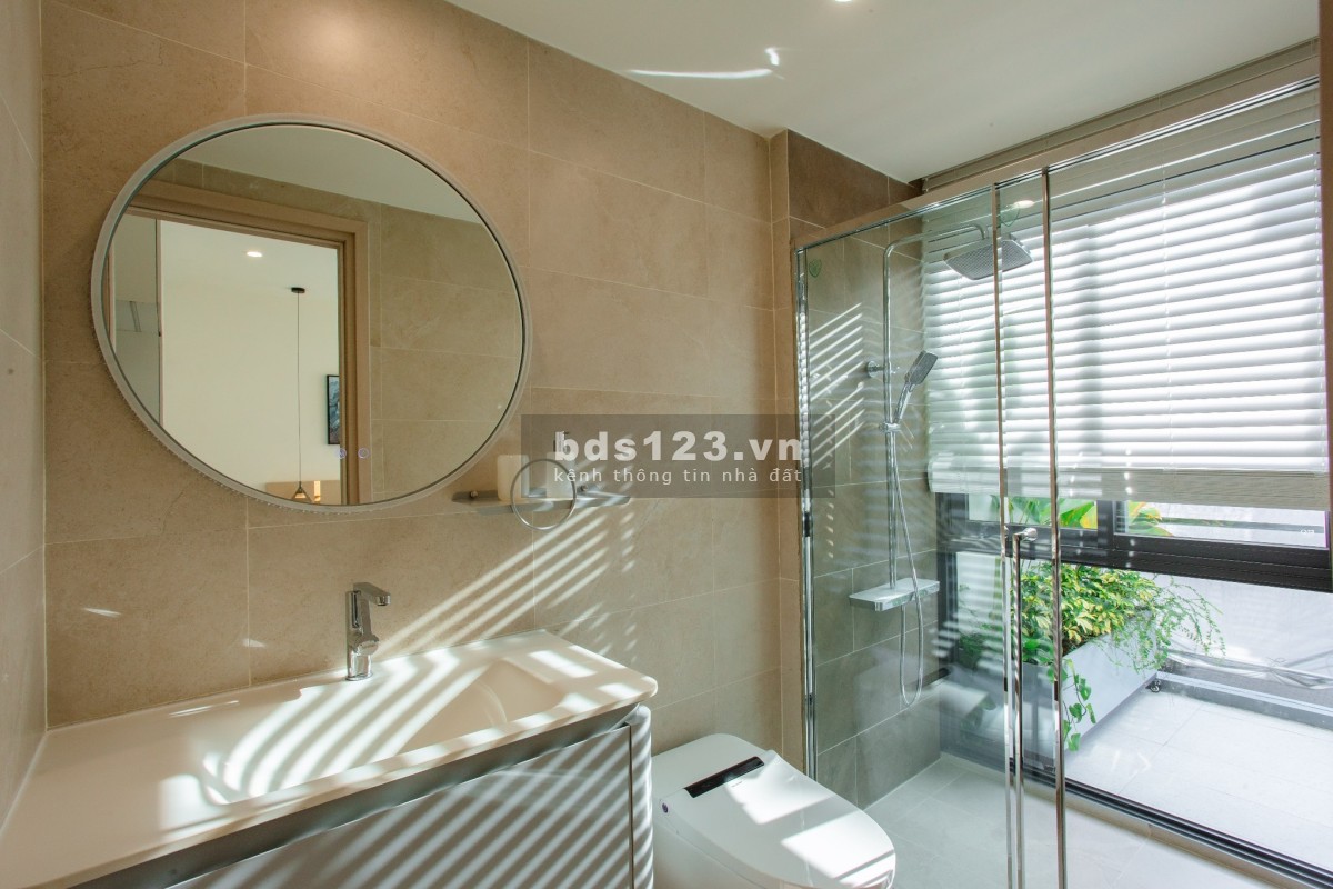 Chuyển nhượng nhà phố 1 trệt 2 lầu cách Phú Mỹ Hưng 18…