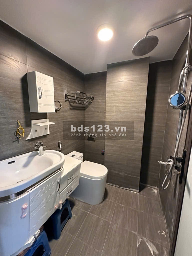 HIẾM ** NHÀ ĐẸP Ở NGAY - CHÌA KHOÁ TRAO TAY - DÂN XÂY CHẮC…
