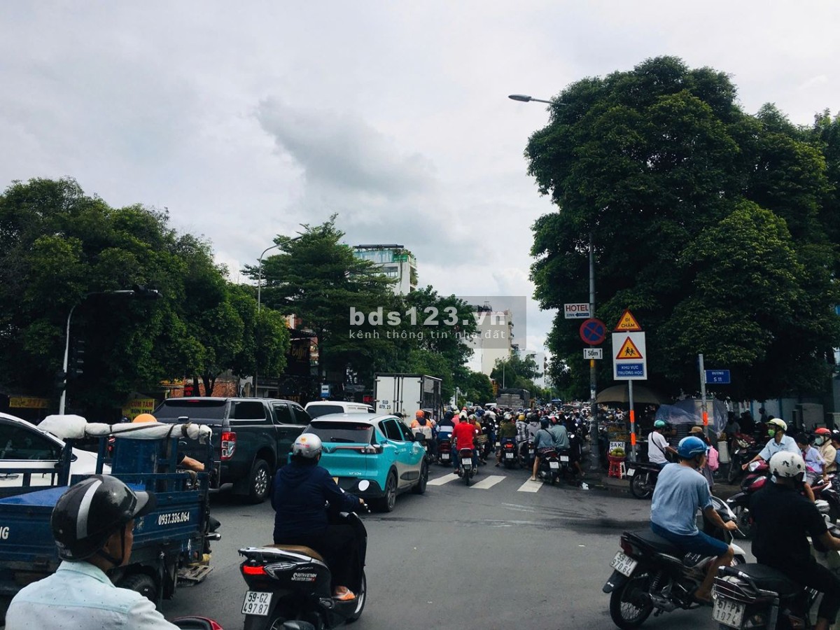 TUYỆT VỜI! Cho thuê Tòa nhà 7 tầng (900m²) 2 Mặt Tiền Tây…