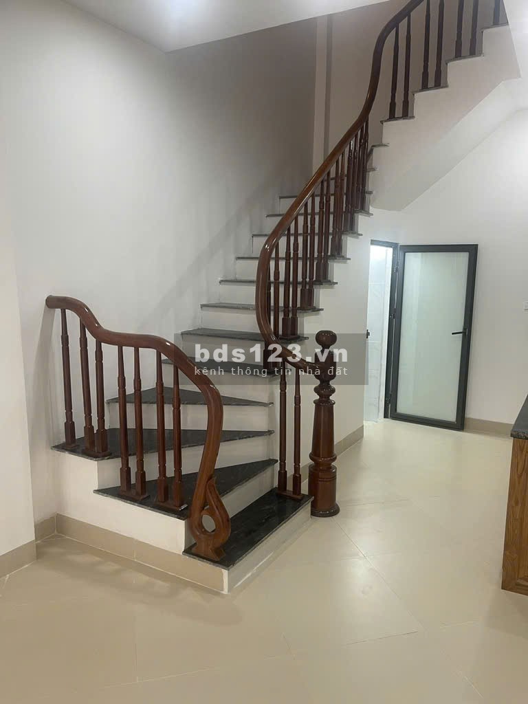 BÁN GẤP NHÀ Ô TÔ ĐỖ NGAY CỔNG NGÕ - CÁCH BẾN XE 100M - HÀNG…