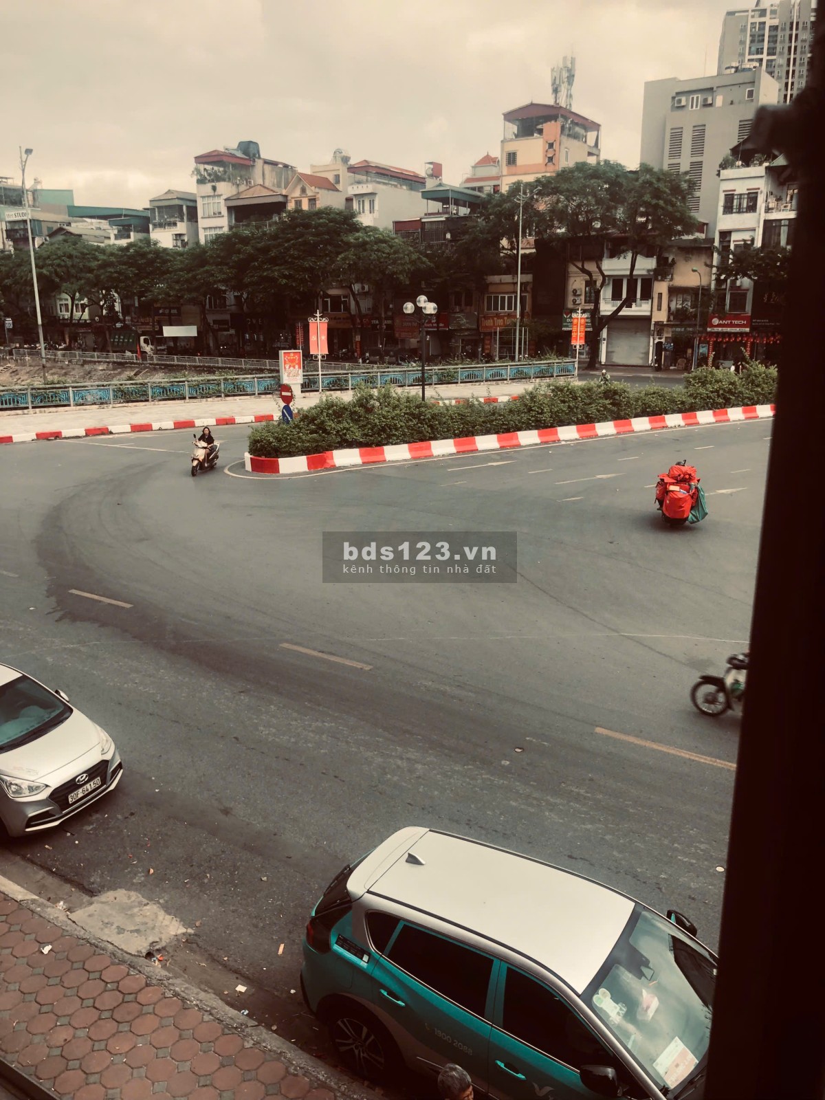 Cho thuê nhà mặt phố đông đúc kinh doanh 100m2 giá 15,5 triệu 3 tầng. Thanh Xuân - Hà Nội