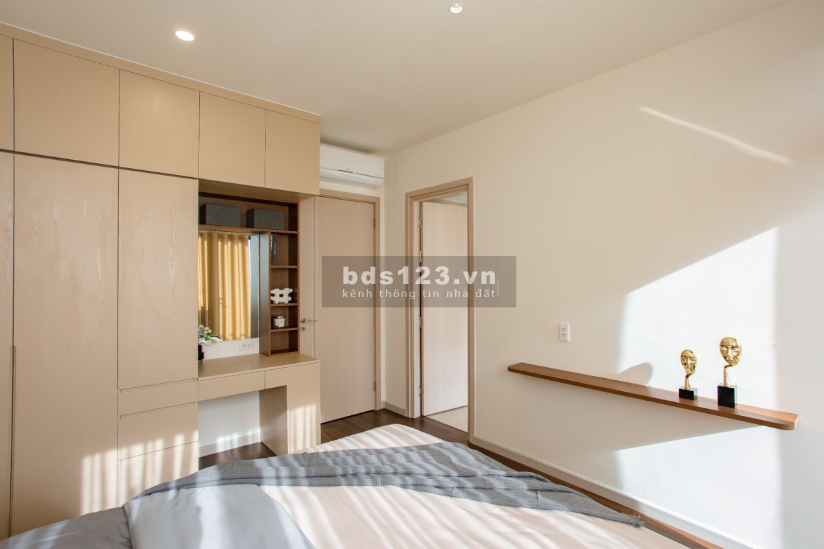 Chuyển nhượng căn nhà phố 1 trệt 2 lầu cách Phú Mỹ Hưng 18…