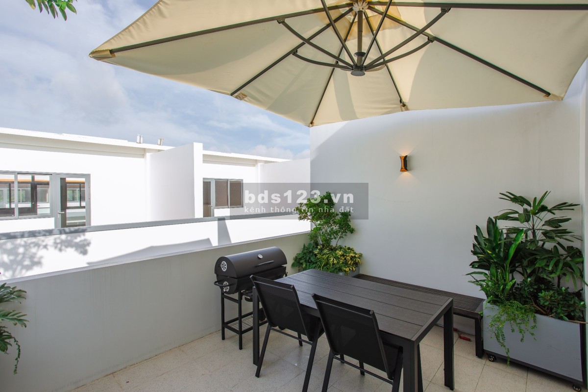 Chuyển nhượng căn nhà phố 1 trệt 2 lầu cách Phú Mỹ Hưng 18…