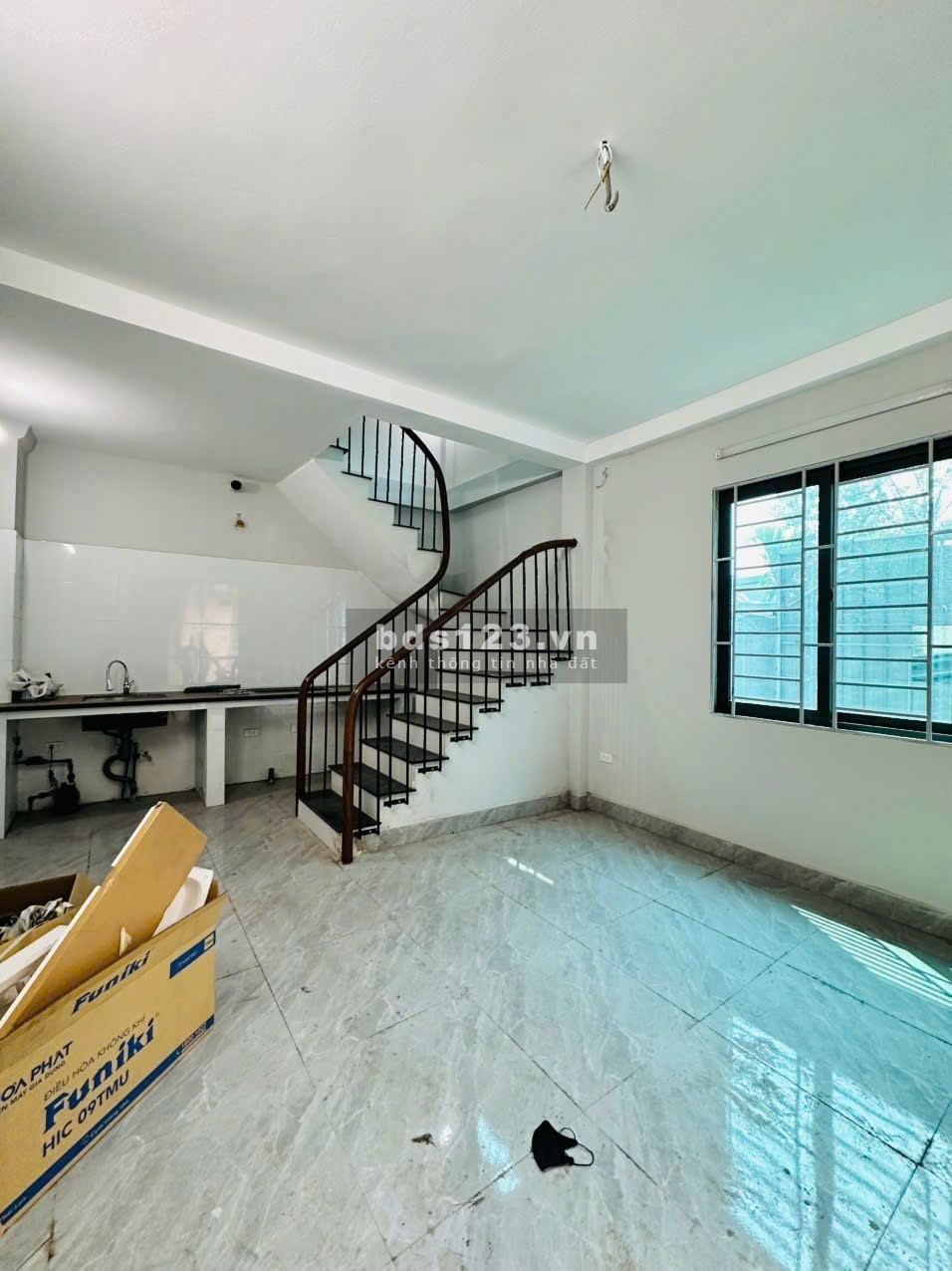 Bán nhà 30m² – 3 tầng – Giá 2.2 tỷ – Nguyễn Xiển, Thanh Xuân