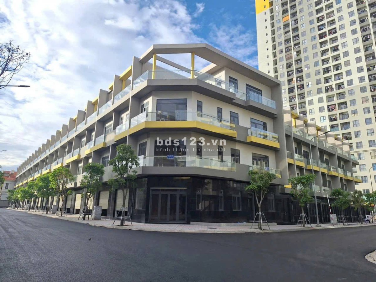 Giảm ngay 500 triệu khi sở hữu nhà phố 4 tầng Bcons Uni Valley mặt tiền Thống Nhất, Dĩ An