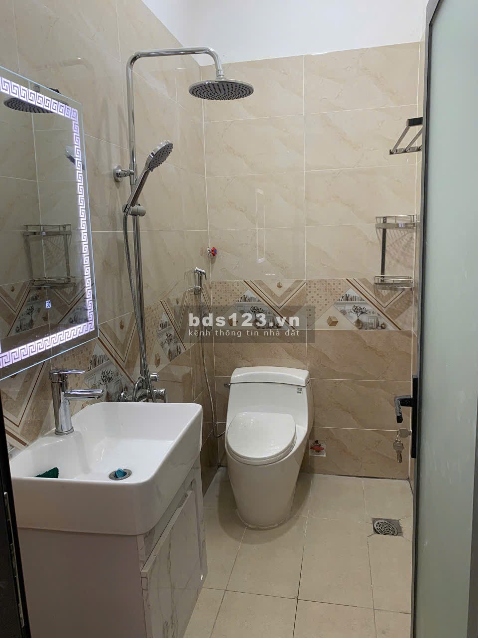 Cần bán căn nhà 1 trệt 1 lầu ngay KDC Bình Đáng, Thuận An –…