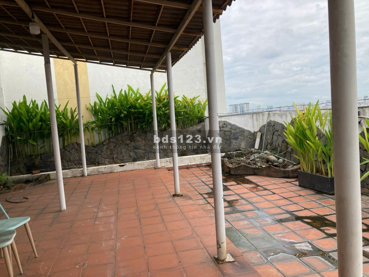 For rent/Cho thuê penthouse Phu My Hung Q7 có sân vườn lớn
