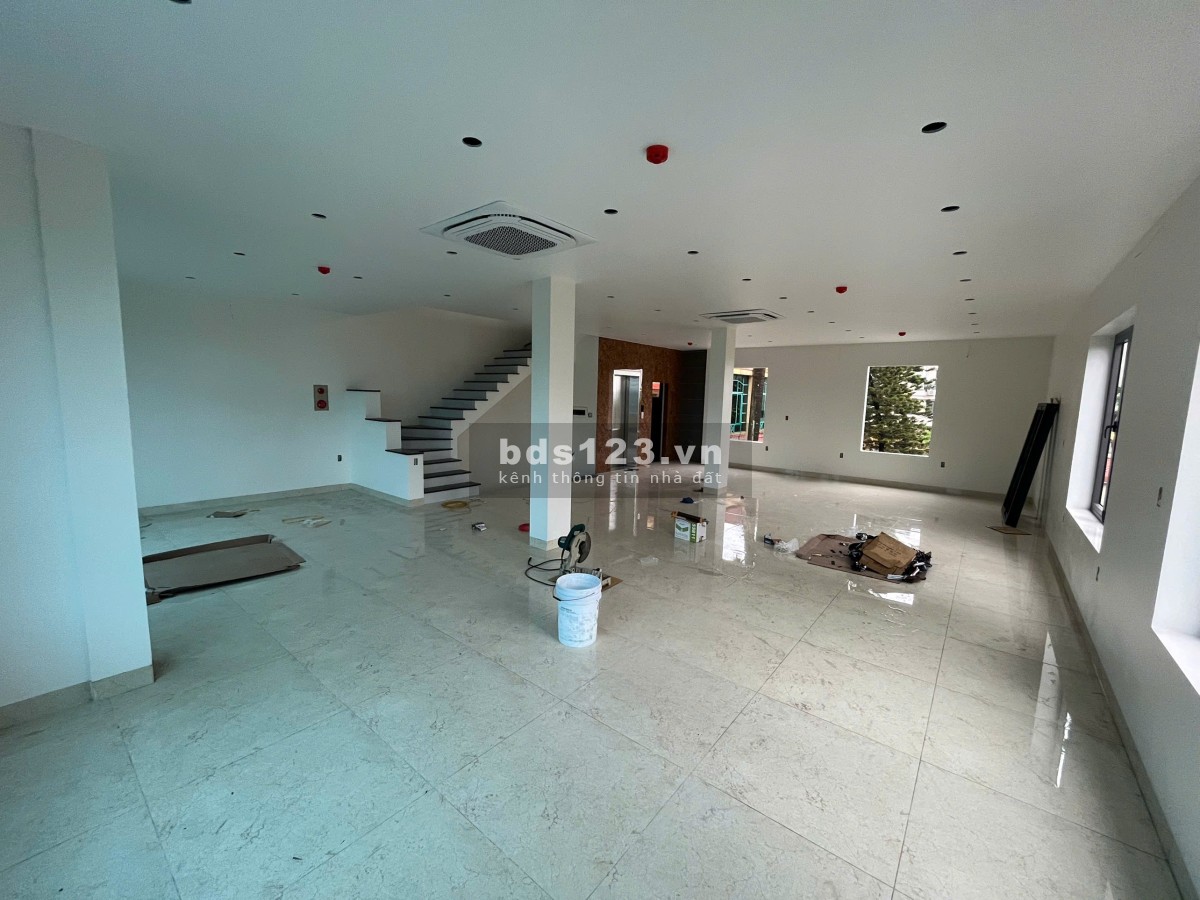 Cho thuê văn phòng nằm ở mặt đường Quốc Lộ 3