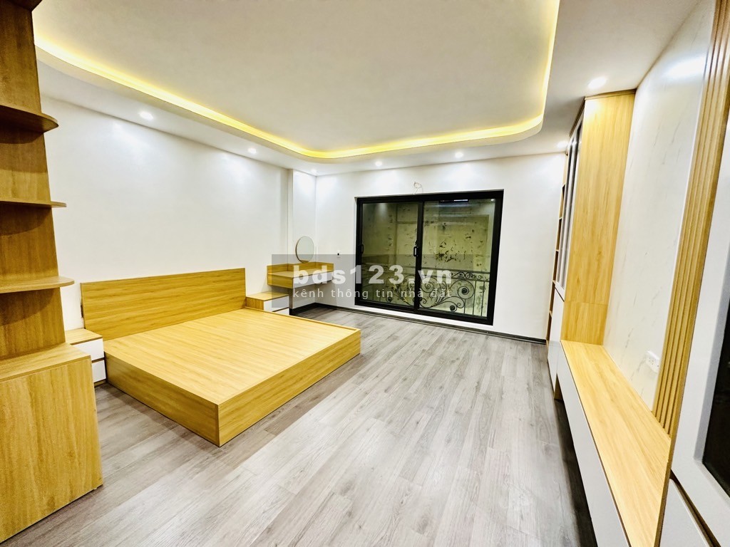 NHÀ ĐẸP TỨ LIÊN - 5 Tầng Thang Máy - 42m2 Ô Tô - Tặng FULL…