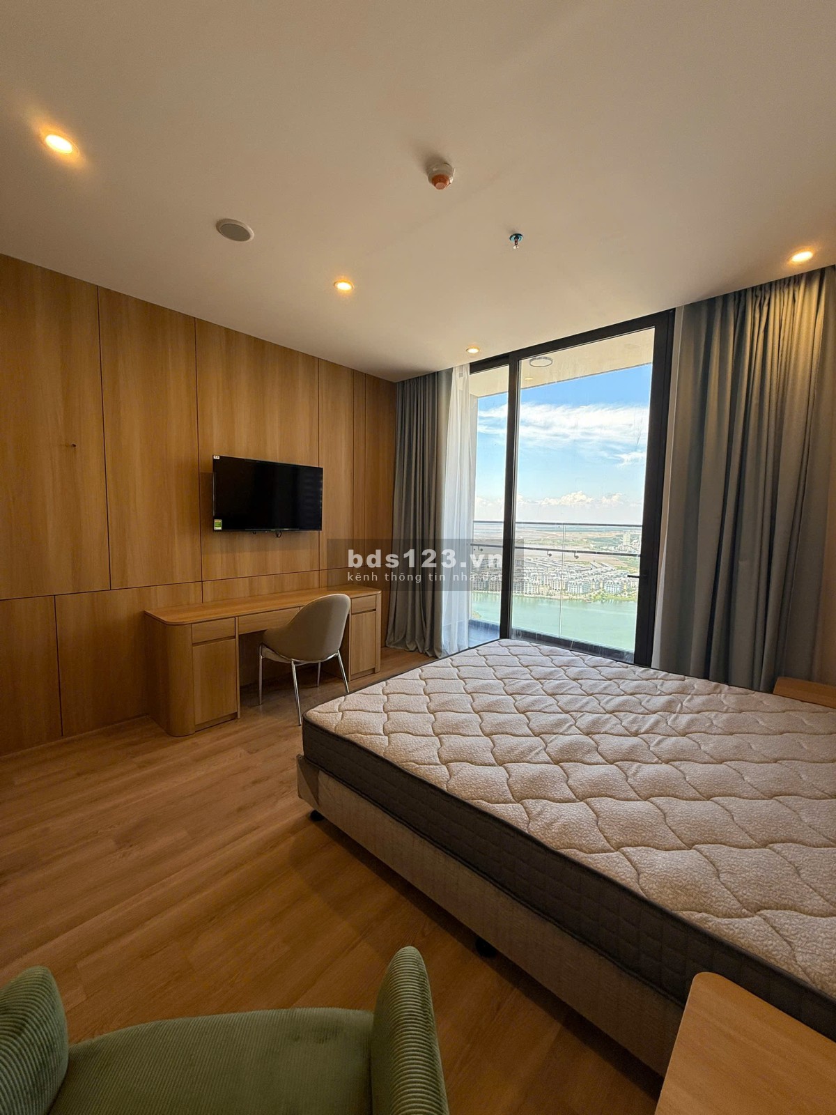 Chính chủ bán căn studio Icon40 Hạ Long – view Nhạc Nước cực…