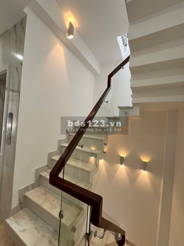 Hẻm xe hơi trung tâm quận 3 - 35m2 - 5 tầng BTCT có thang máy…