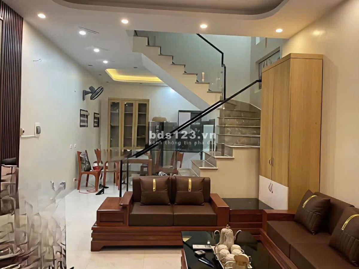 Chính chủ nhờ em việt bán nhà đẹp Ỷ La chưa đến 5 tỷ