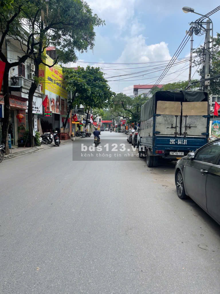 Chính chủ nhờ em việt bán nhà đẹp Ỷ La chưa đến 5 tỷ