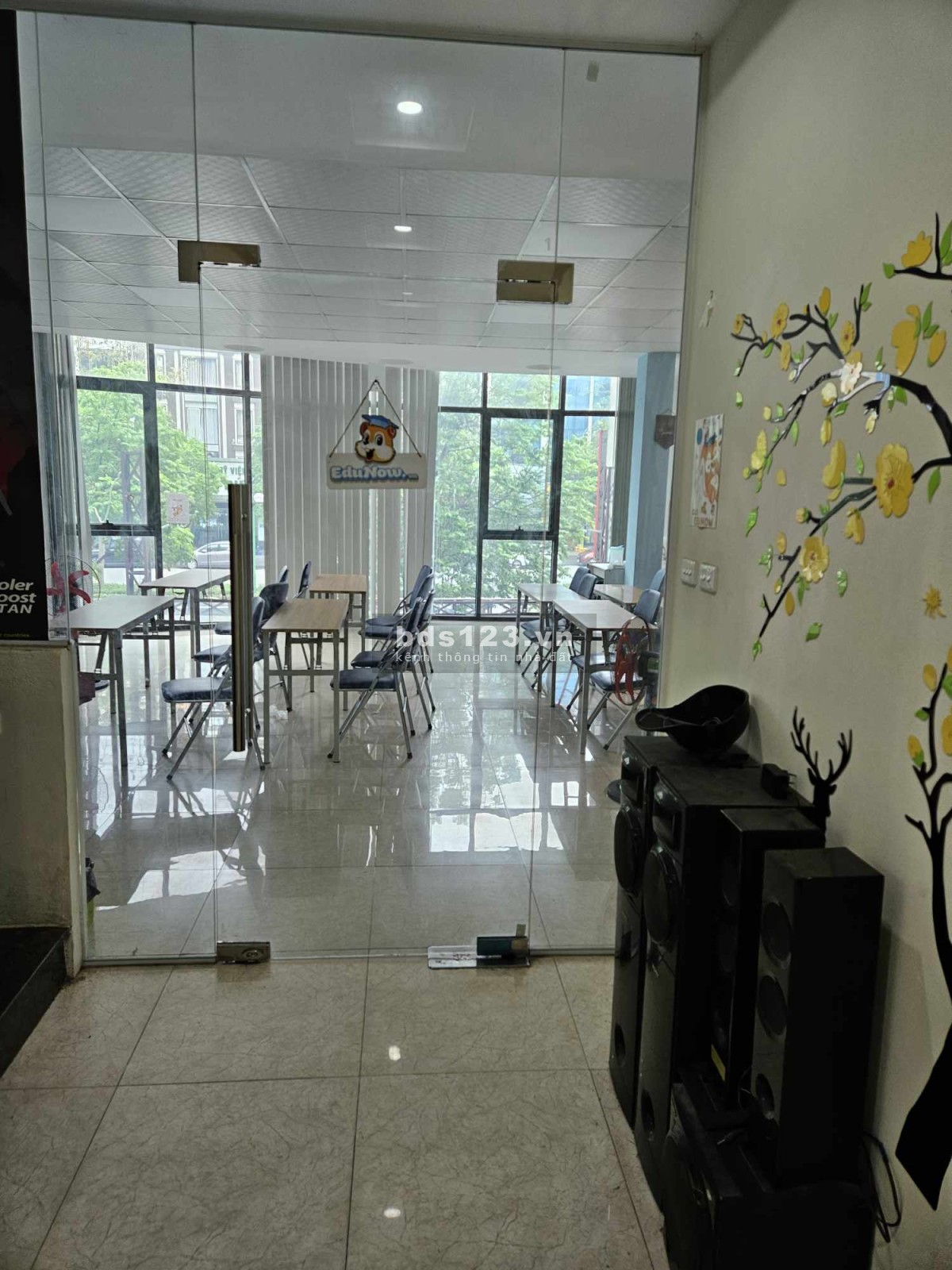 Chính chủ cho thuê VP tầng 2 nhà mặt phố Nguyễn Văn Huyên -…