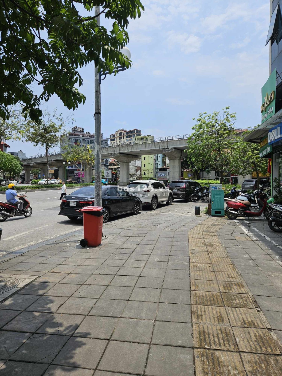 Chính chủ cho thuê VP tầng 2 nhà mặt phố Nguyễn Văn Huyên -…