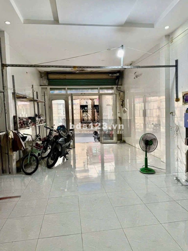 **Bán nhà mặt tiền 15 Hồng Lạc, phường 10, Tân Bình;…