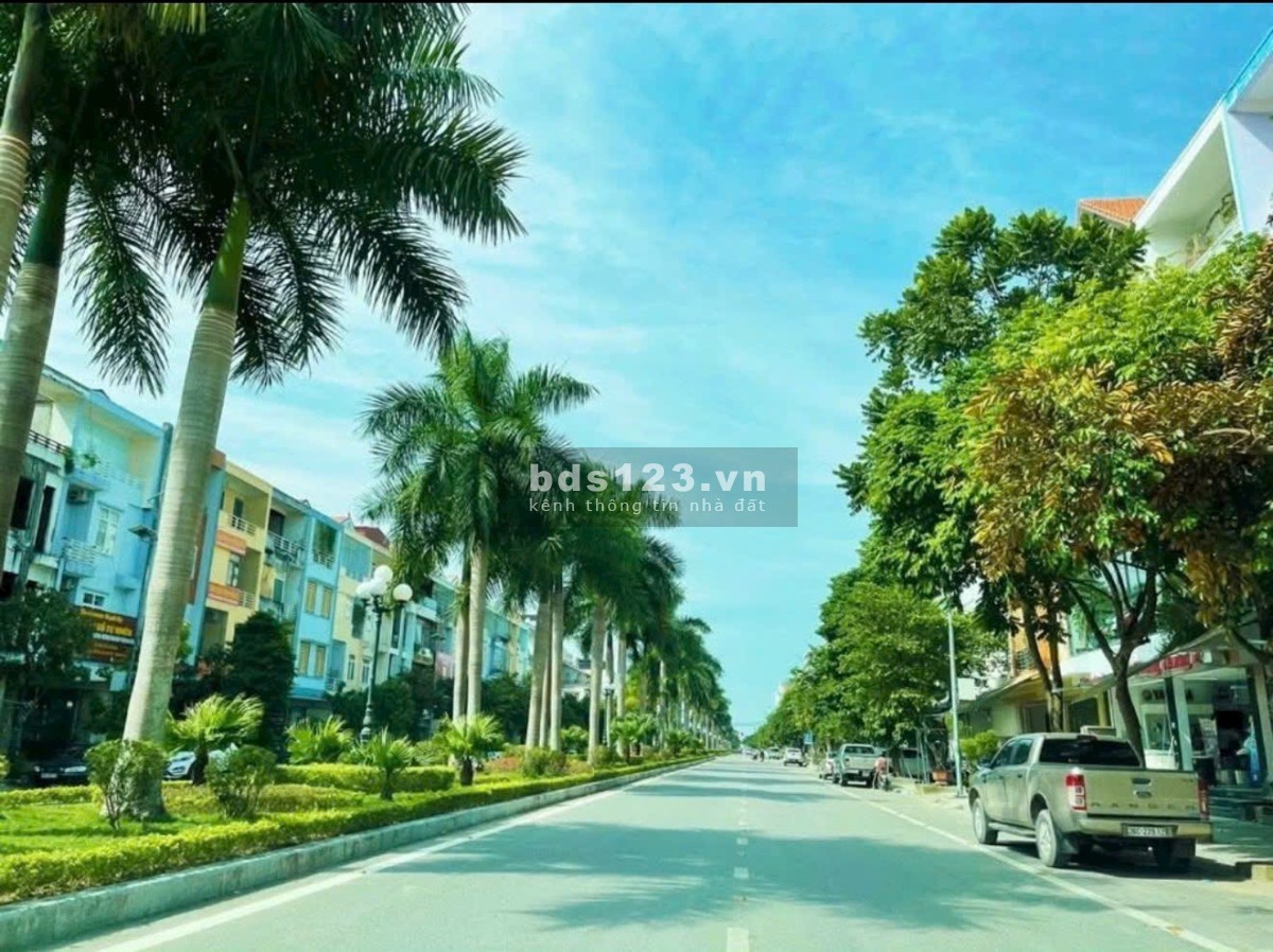  BÁN NHÀ 4 TẦNG MẶT PHỐ LẠC LONG QUÂN – TRUNG TÂM TP THANH HÓA 