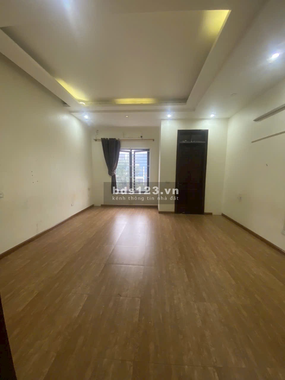  BÁN NHÀ 4 TẦNG MẶT PHỐ LẠC LONG QUÂN – TRUNG TÂM TP THANH HÓA 