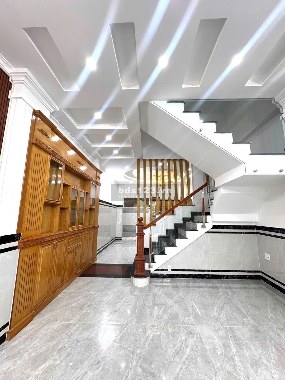 Nhà 4 tầng mái Thái hiện đại – Lê Văn Khương, hẻm 8m ô…