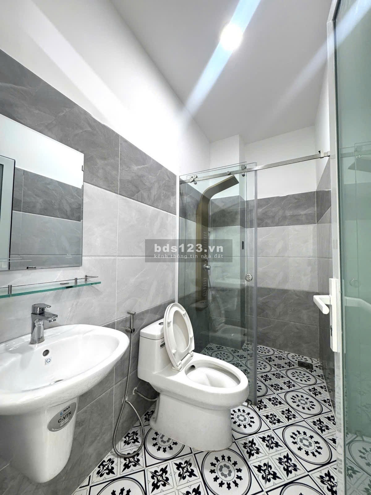 Nhà 4 tầng mái Thái hiện đại – Lê Văn Khương, hẻm 8m ô…