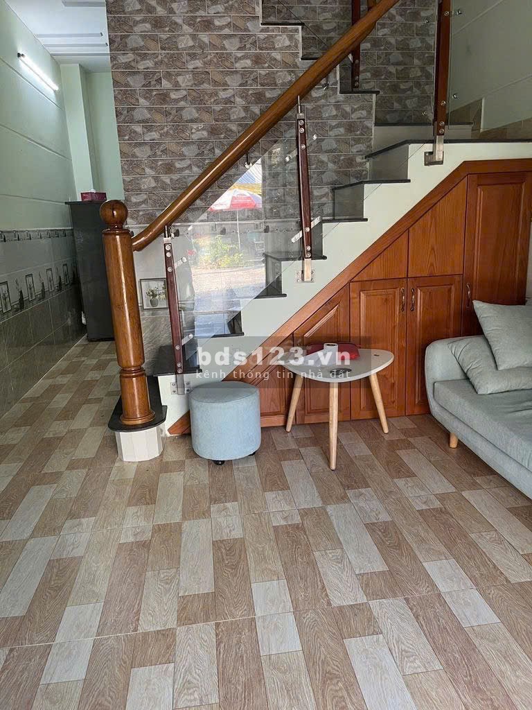 Cho thuê nhà 1 trệt 2 lầu hẻm xe hơi Huỳnh Tấn Phát Nhà Bè