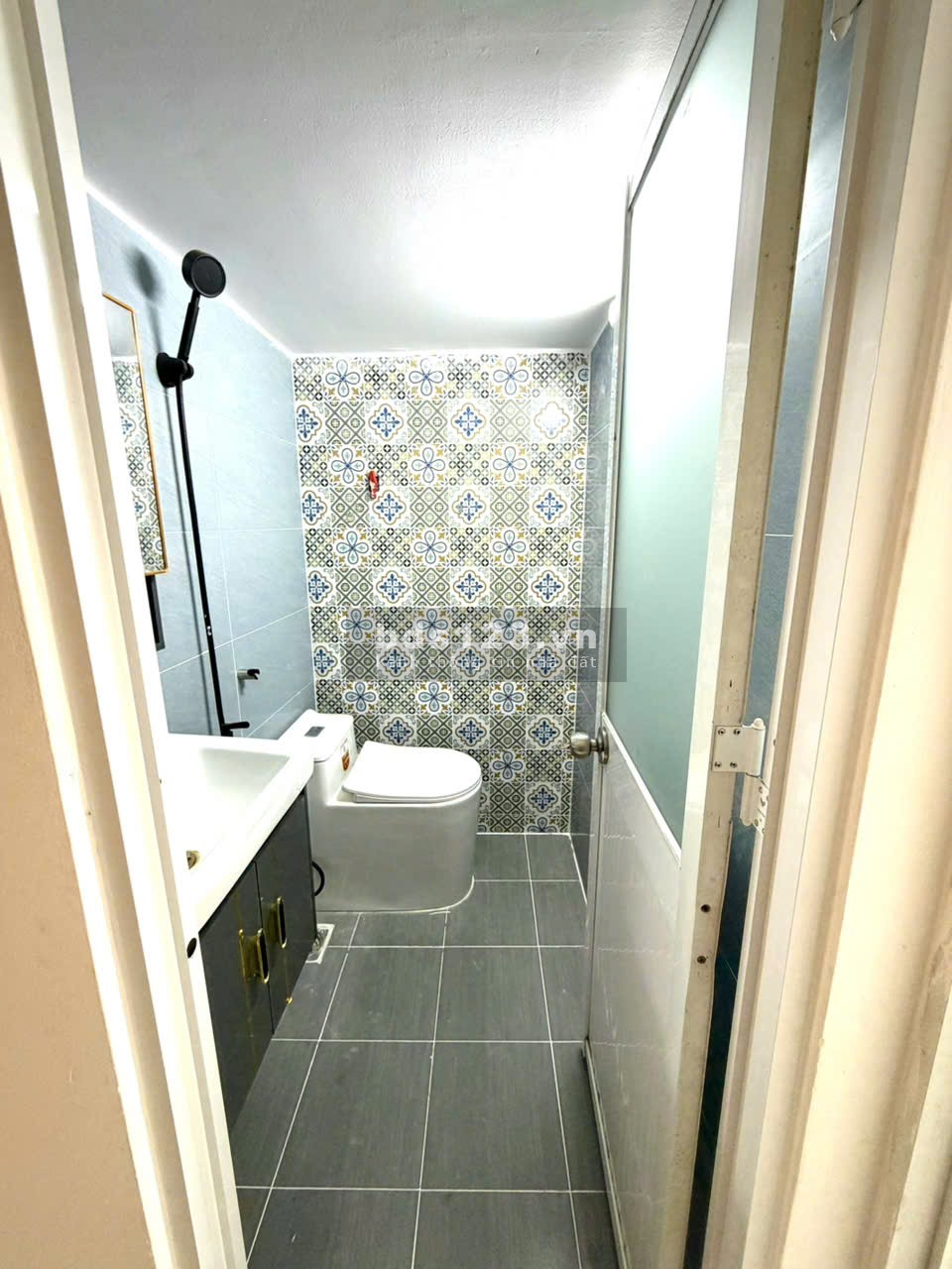 Vợ chồng tôi theo con định cư Mỹ nên cần bán gấp nhà giá…