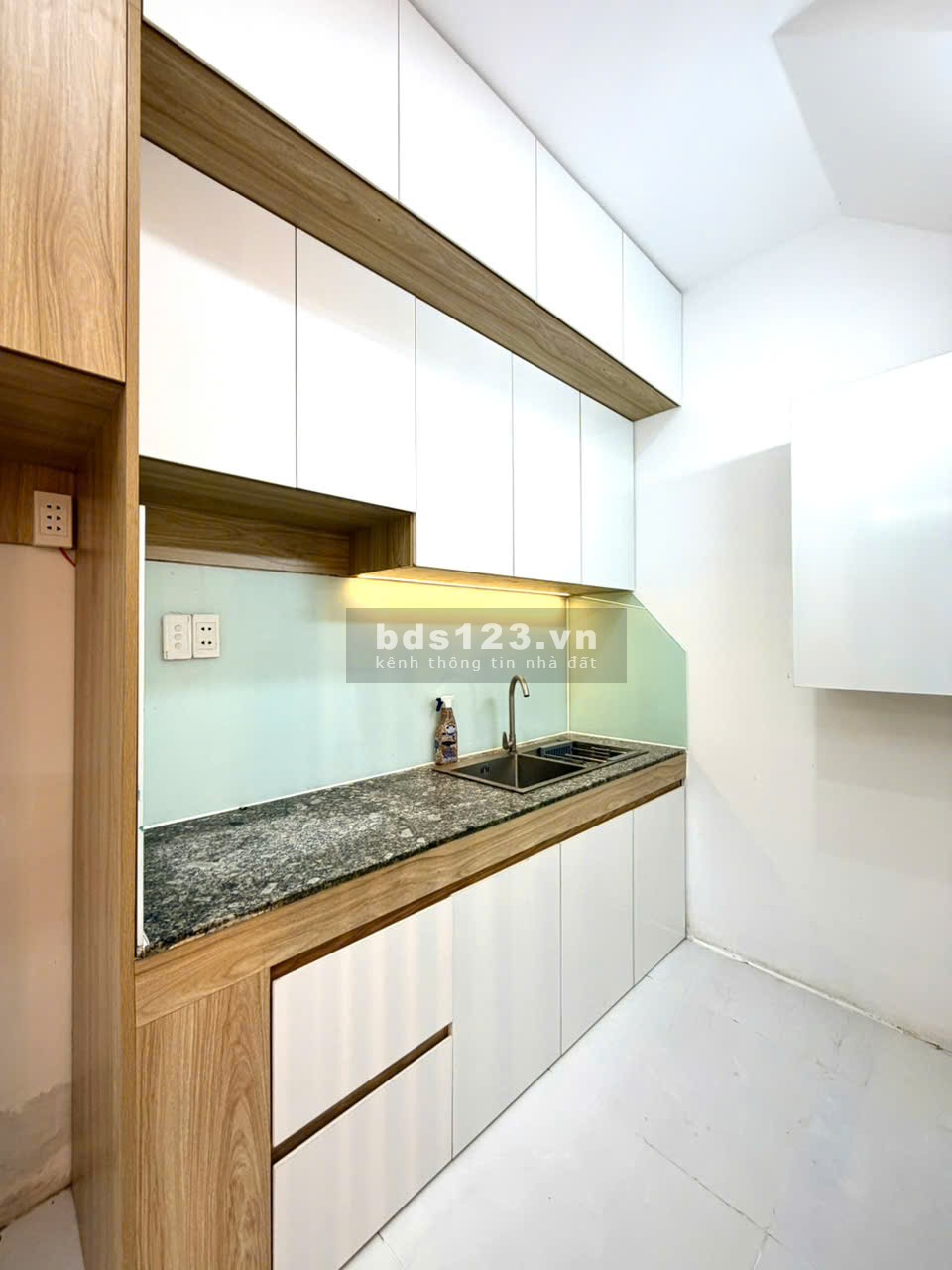 Vợ chồng tôi theo con định cư Mỹ nên cần bán gấp nhà giá…