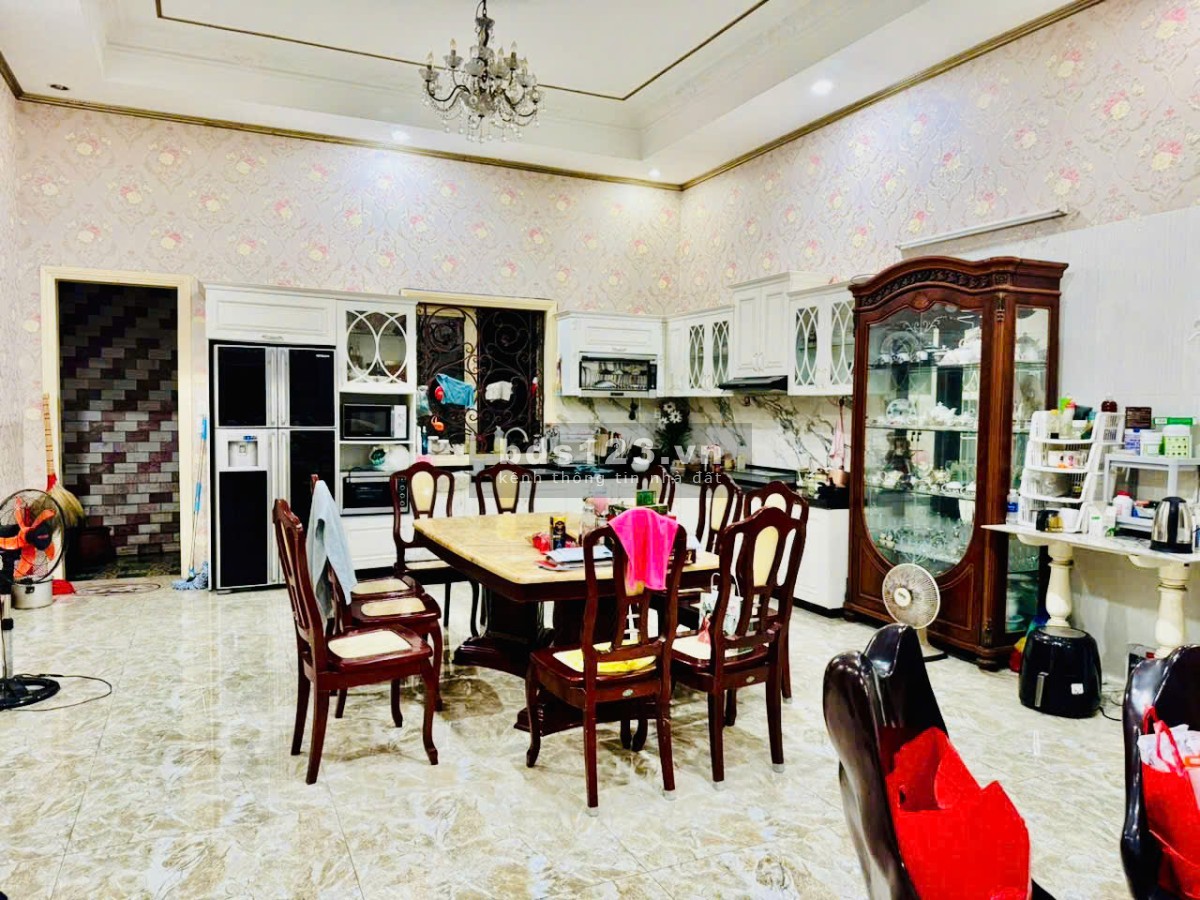 35 tỷ! Bán biệt thự đẹp 2 mặt hẻm Lê Quang Định, Bình…