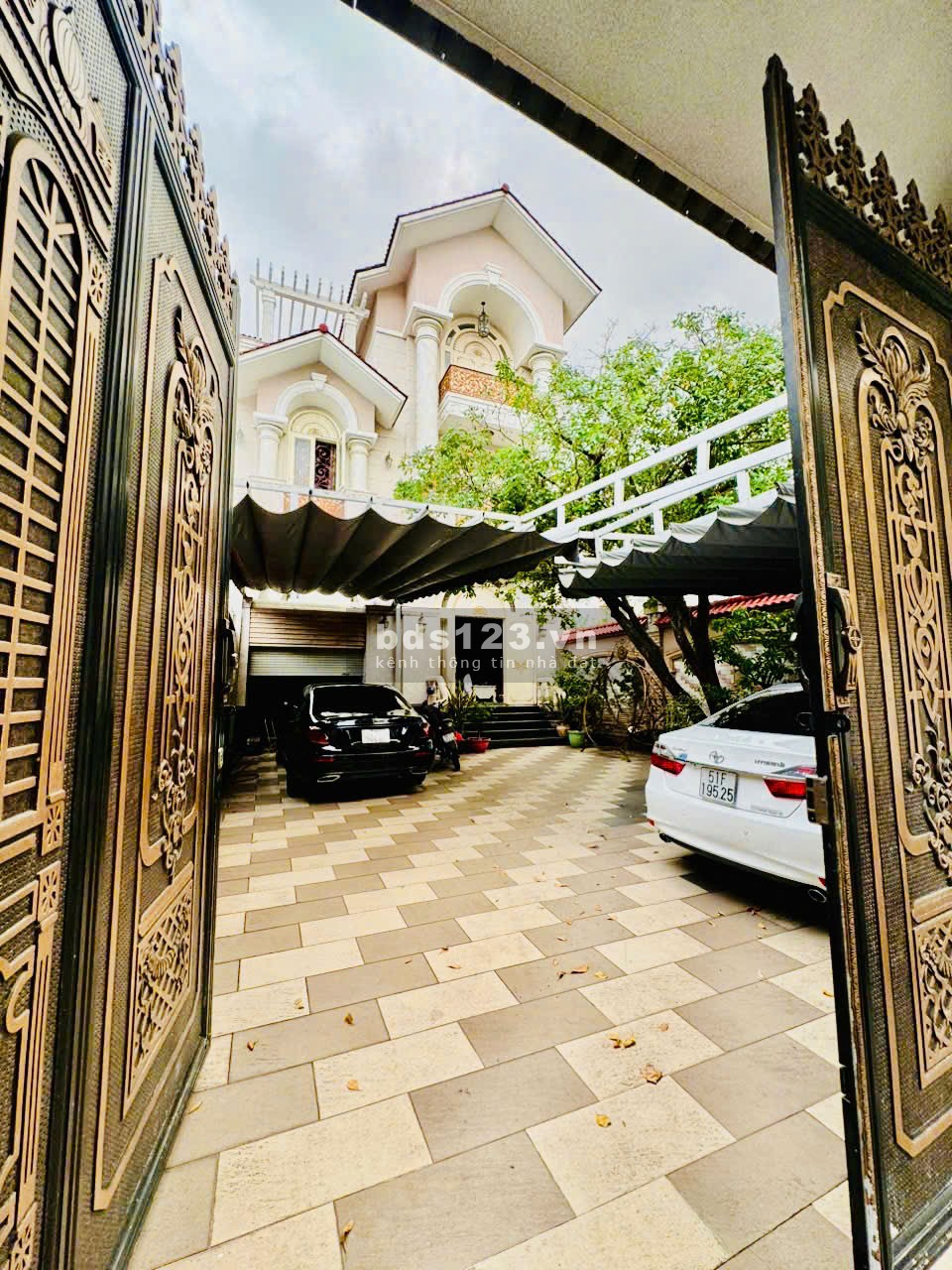 35 tỷ! Bán biệt thự đẹp 2 mặt hẻm Lê Quang Định, Bình…