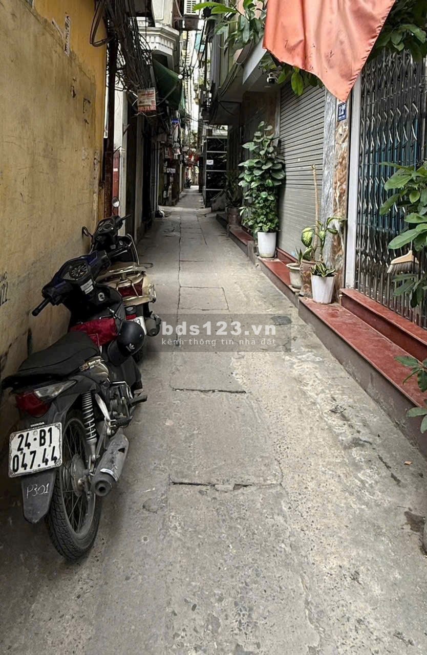 Nhà Phố Gốc đề gần chợ, gần đường Minh Khai