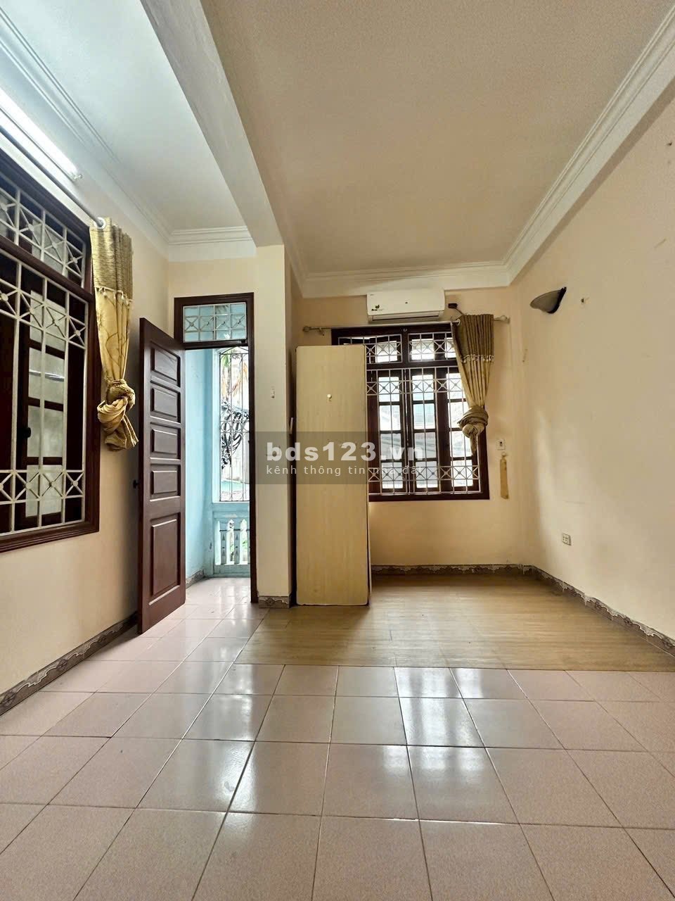 Nhà Phố Gốc đề gần chợ, gần đường Minh Khai