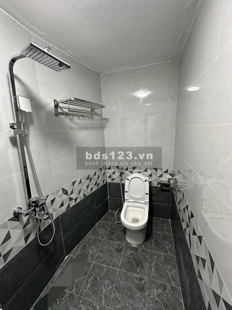 Nhà gần trường học gần chợ thuận tiện sinh hoạt ngõ…