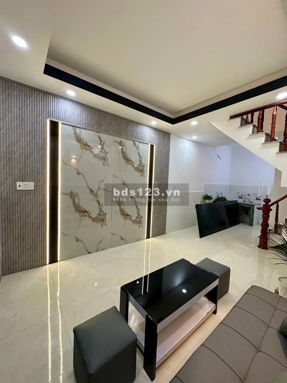 Nhà mặt tiền ở Bến Lức, Long An, 2 lầu 4 phòng ngủ, 4 nhà…