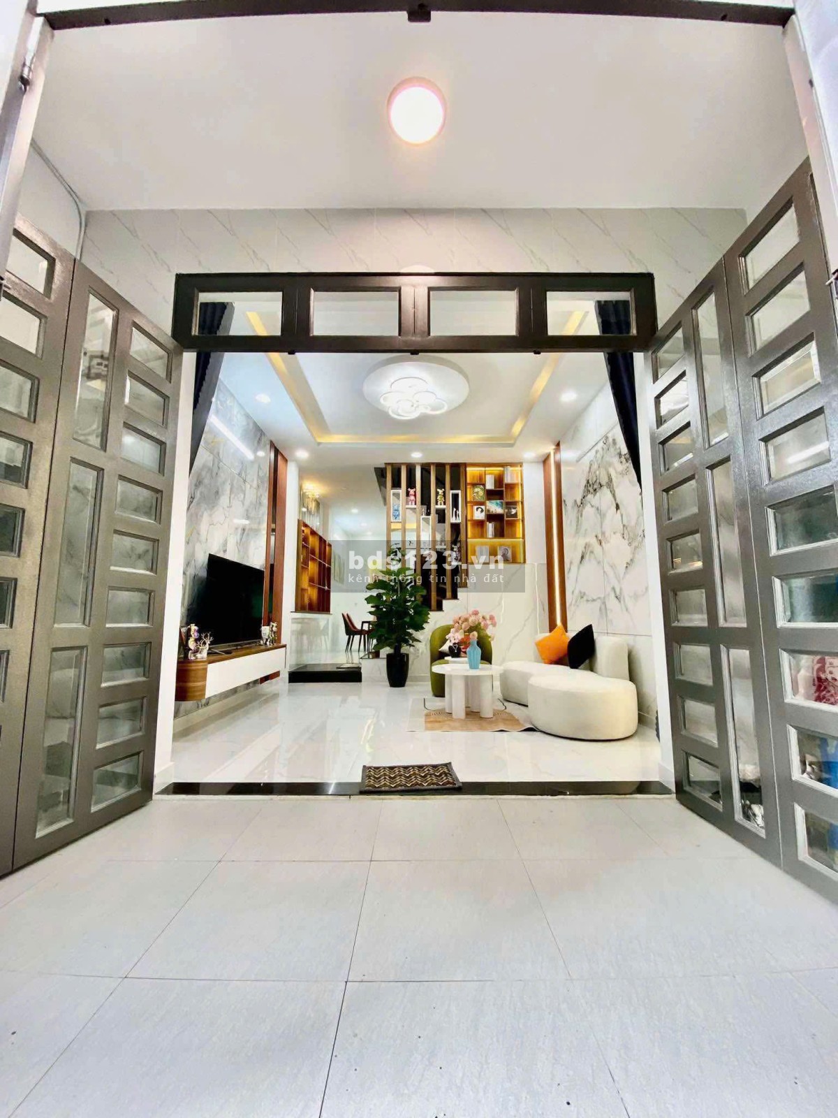 Siêu phẩm 3 tầng 52m (4.2x13) full nội thất - Hẻm xe hơi - Gần…