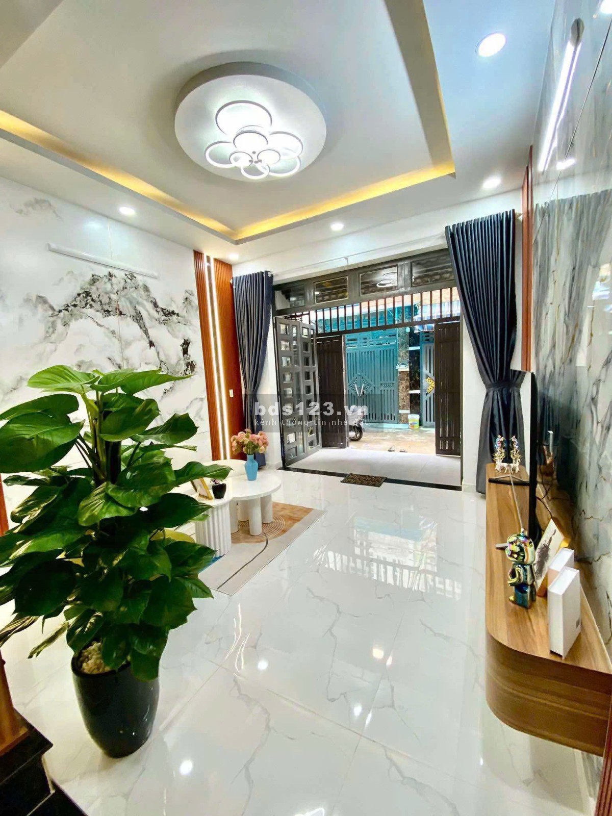 Siêu phẩm 3 tầng 52m (4.2x13) full nội thất - Hẻm xe hơi - Gần…