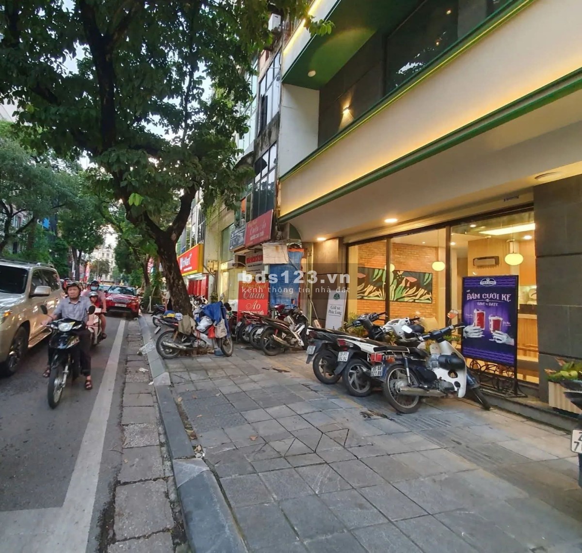 MẶT PHỐ NGÔ THÌ NHẬM – VỈA HÈ RỘNG – KINH DOANH NGÀY ĐÊM…