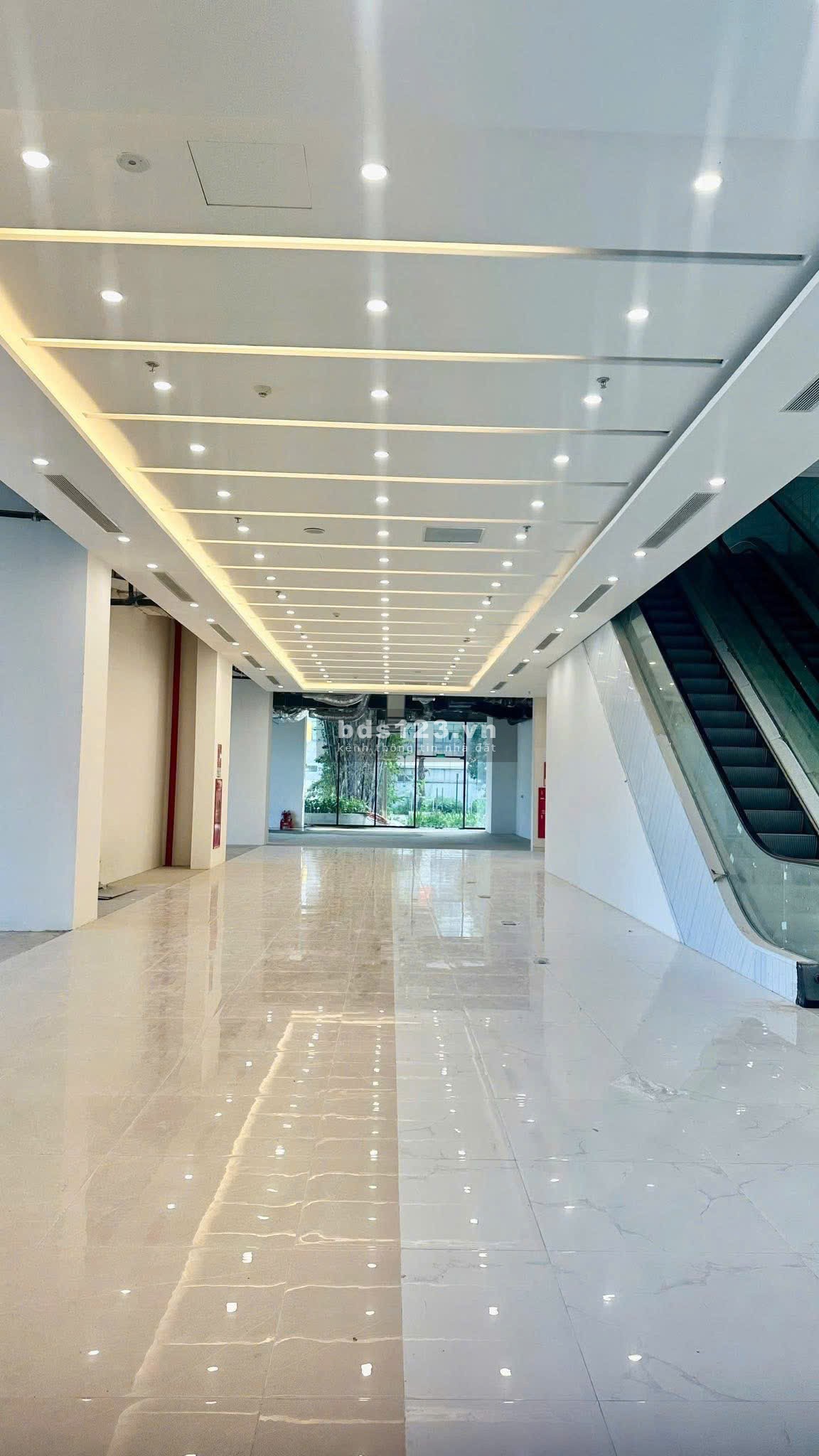 ROX Tower – Văn phòng hạng A 142-2.800m² ngay ngã tư Hồ Tùng…