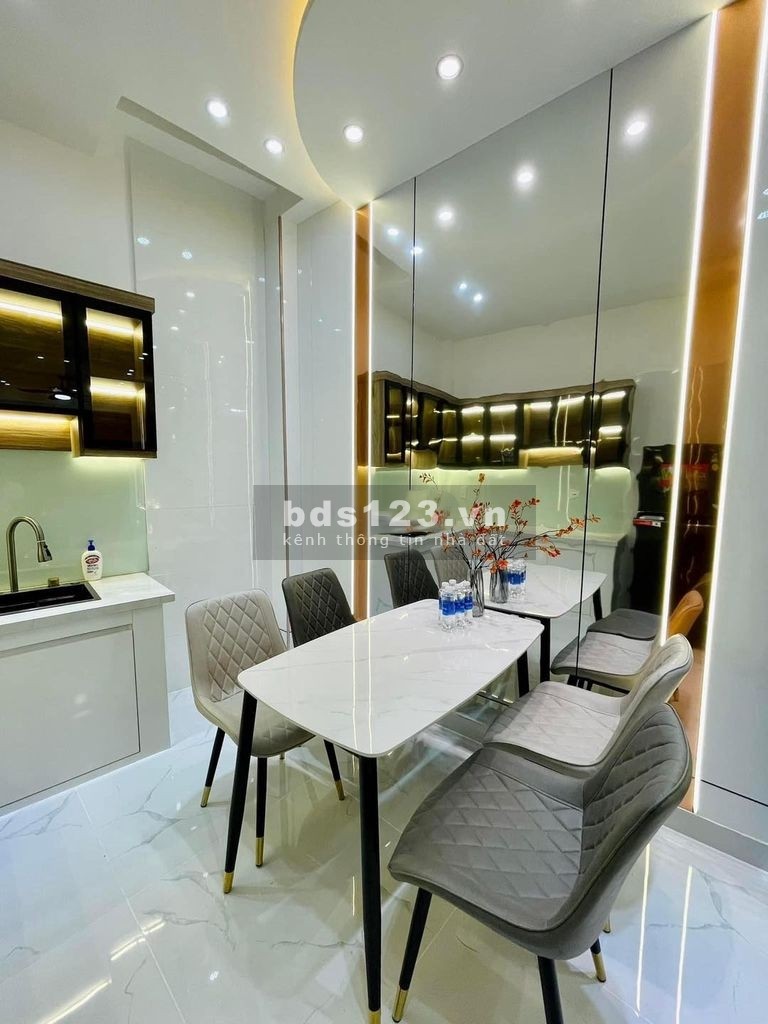 Bán nhà giá mềm Hoàng Hoa Thám 2,1 tỷ – 1 trệt 2 lầu, tiện…