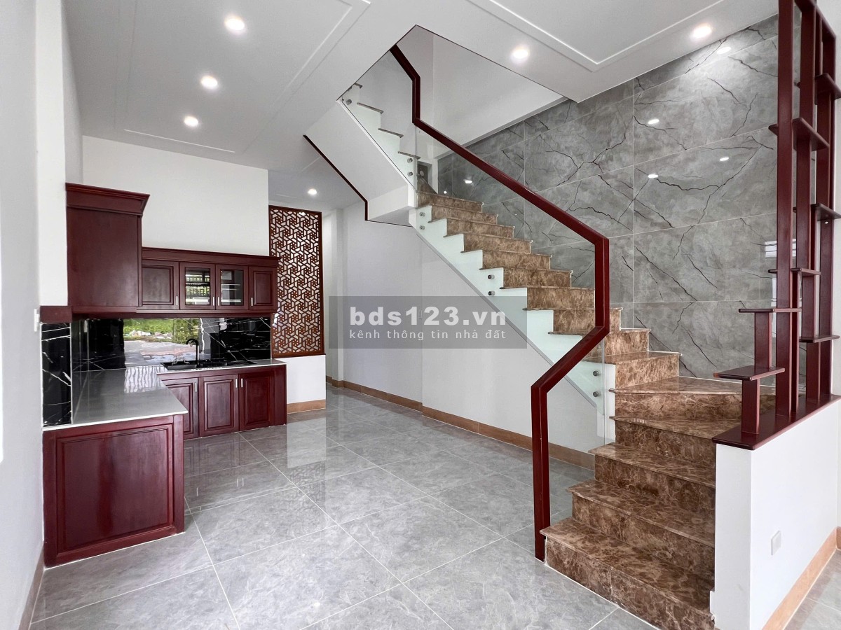 Bán Nhà liền kề1 Trệt 1 Lầu Cách Trường FPT 500m – KĐT5A…