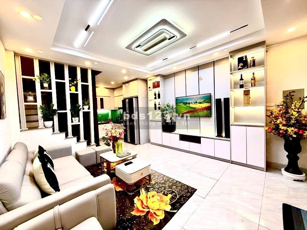 6 #TẦNG THANG MÁY MỚI KÍNH KOONG - NGÕ THÔNG TỨ TUNG - VF3…