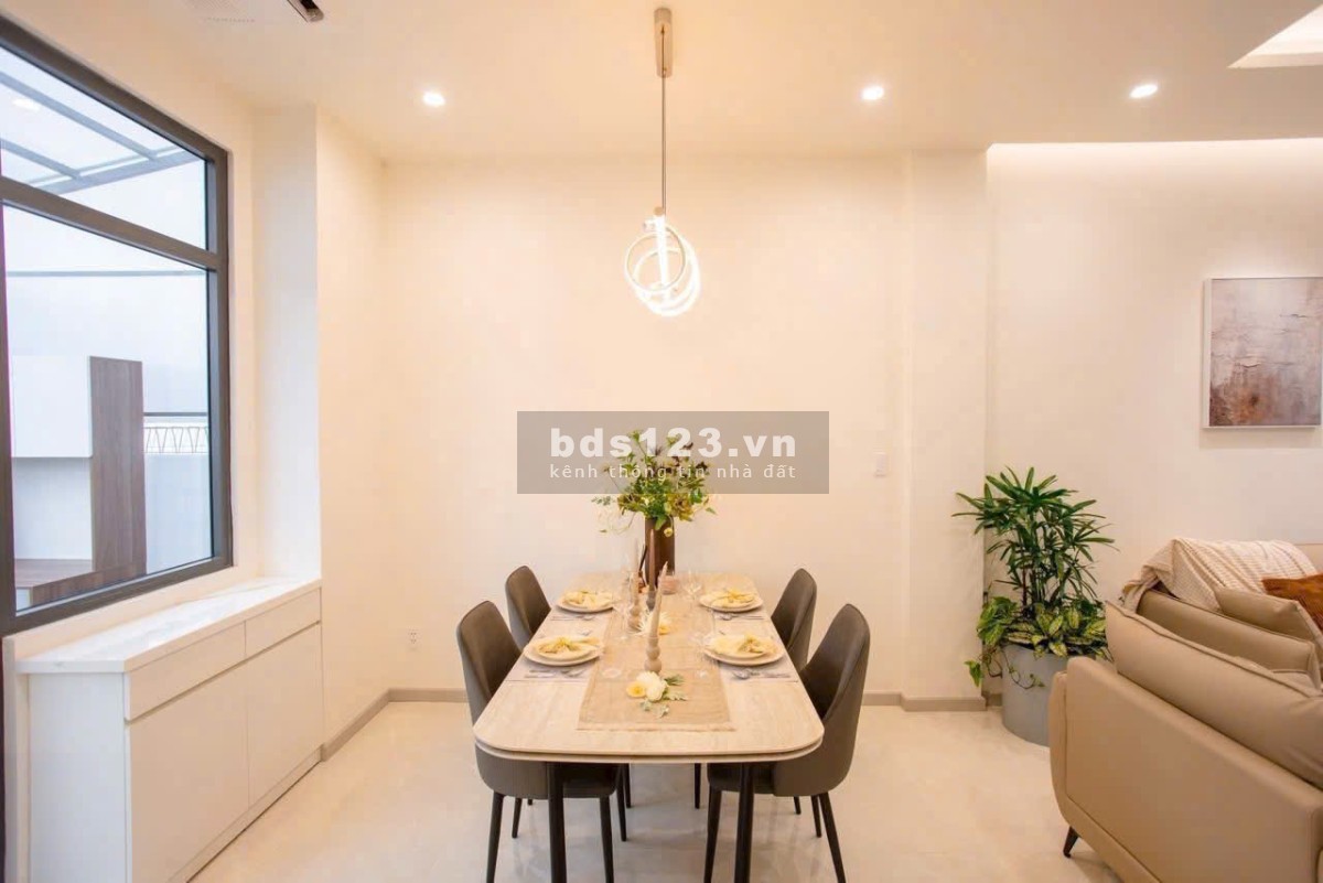 Nhà 1 Trệt 2 Lầu Vị Trí Đắc Địa, Cách Phú Mỹ Hưng 20p, Trục Đường Chính Lê Văn Lương, Nguyễn Văn Tạo