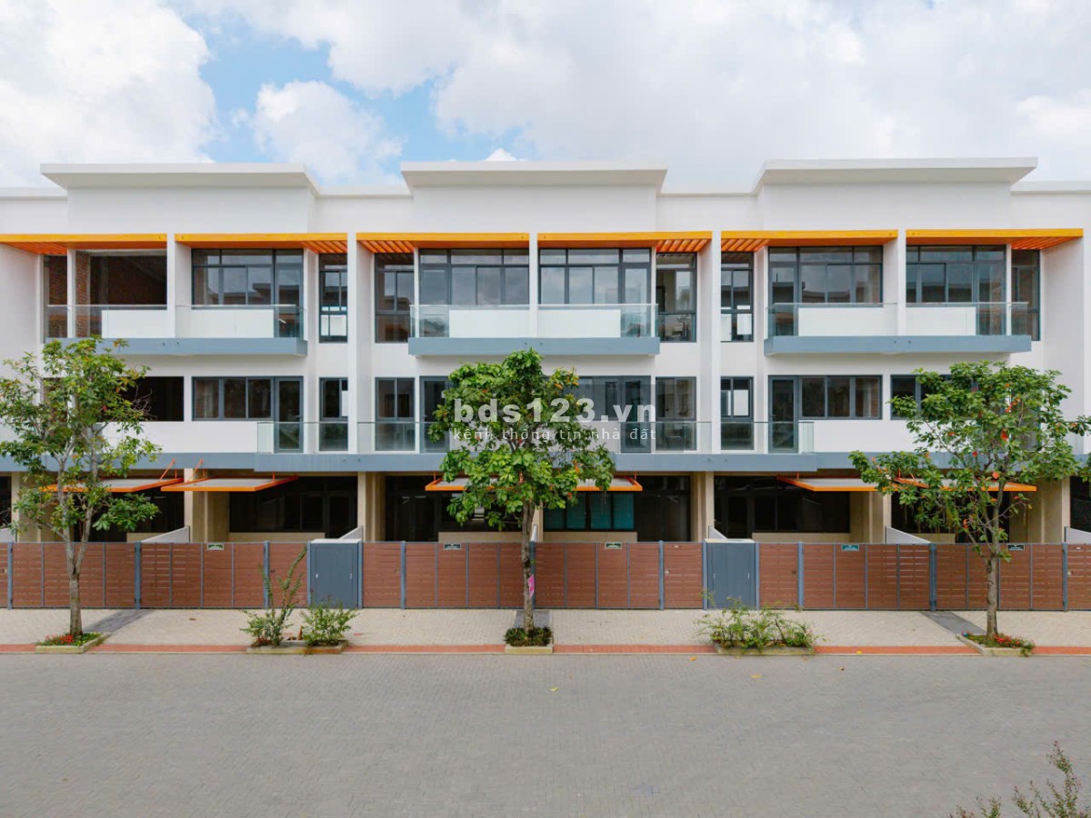 Nhà 1 Trệt 2 Lầu Vị Trí Đắc Địa, Cách Phú Mỹ Hưng 20p, Trục Đường Chính Lê Văn Lương, Nguyễn Văn Tạo