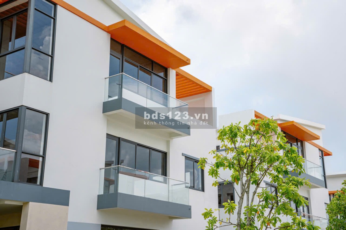 Nhà 1 Trệt 2 Lầu Vị Trí Đắc Địa, Cách Phú Mỹ Hưng 20p, Trục Đường Chính Lê Văn Lương, Nguyễn Văn Tạo