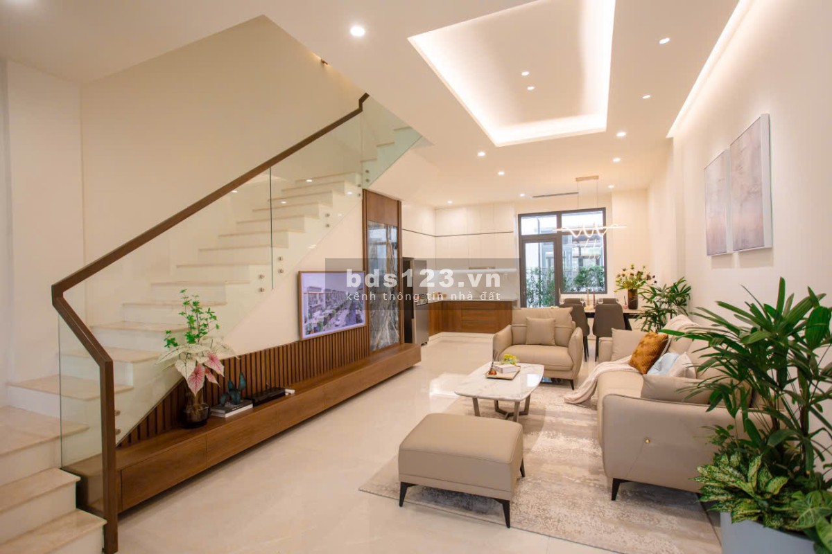 Nhà 1 Trệt 2 Lầu Vị Trí Đắc Địa, Cách Phú Mỹ Hưng 20p, Trục Đường Chính Lê Văn Lương, Nguyễn Văn Tạo