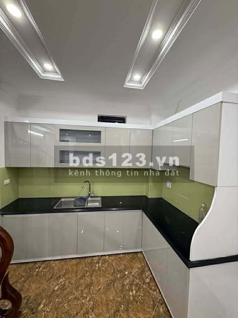 Bán nhà mặt đất xây mới hoàn toàn