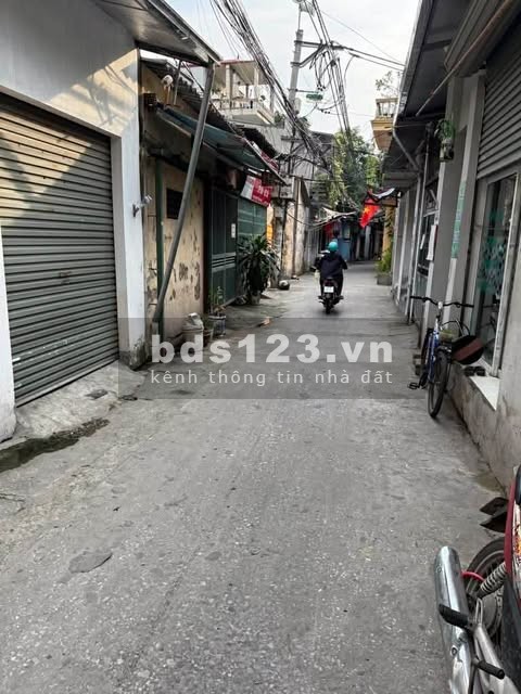 Bán nhà mặt đất xây mới hoàn toàn