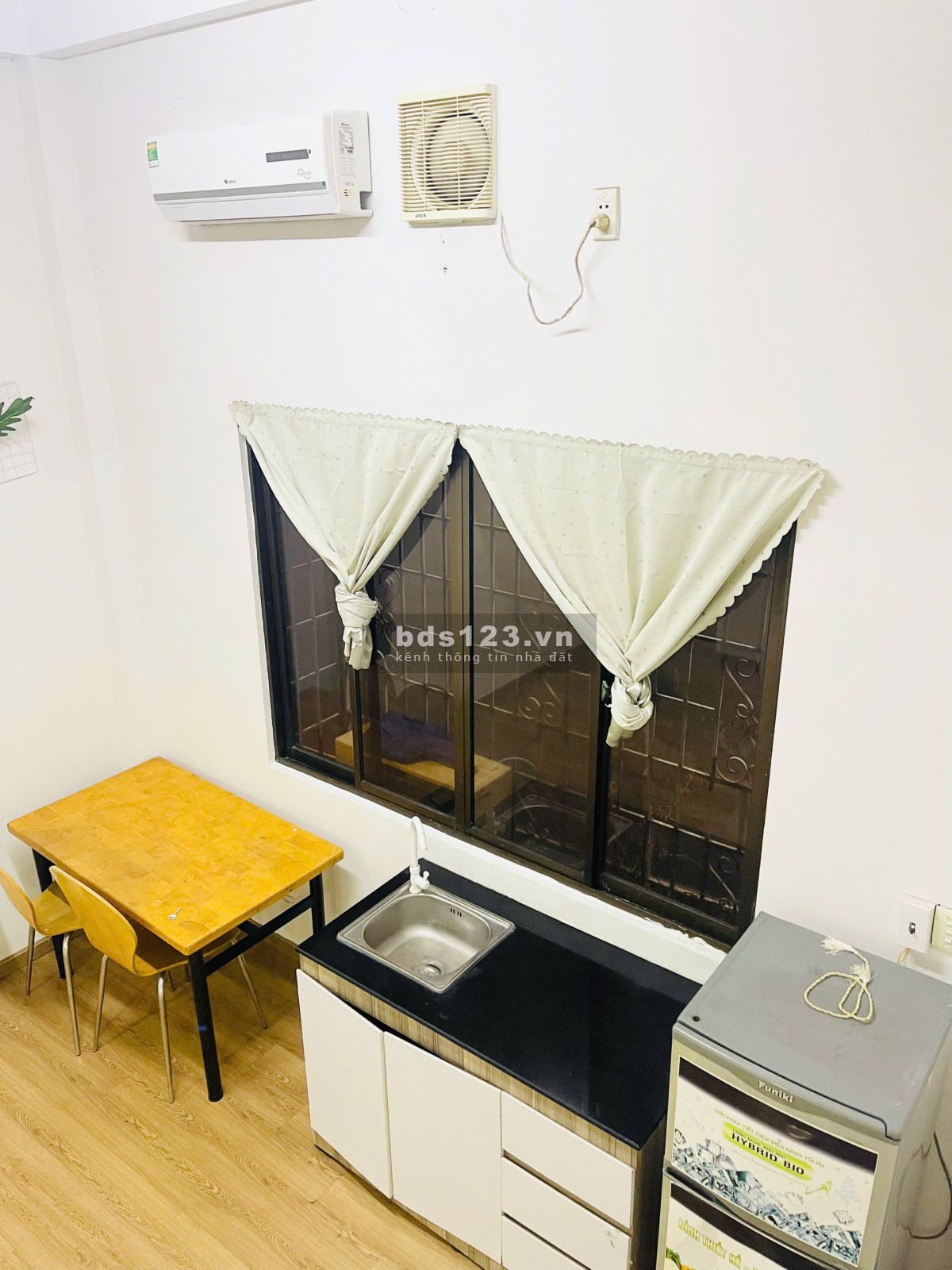 CHDV 30m2 gác cao cửa sổ lớn đường Giải Phóng Tân Bình chỉ…