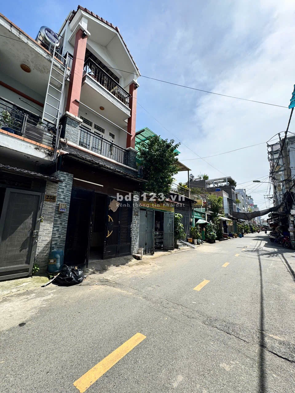 Cho thuê nhà MT đường số 11 P.BHH Bình Tân đúc 2.5 tấm 4pn